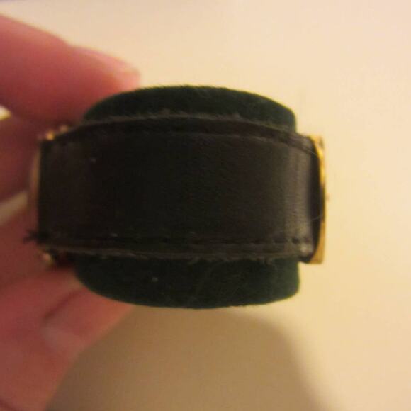 Vintage Disney Mickey Mouse Quartz Wrist Watch Black Leather Band Collectible - Picture 4 of 14